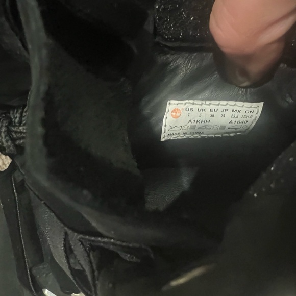 Timberland waterproof boots black velvet size 7 MSRP 289$ - Picture 10 of 11